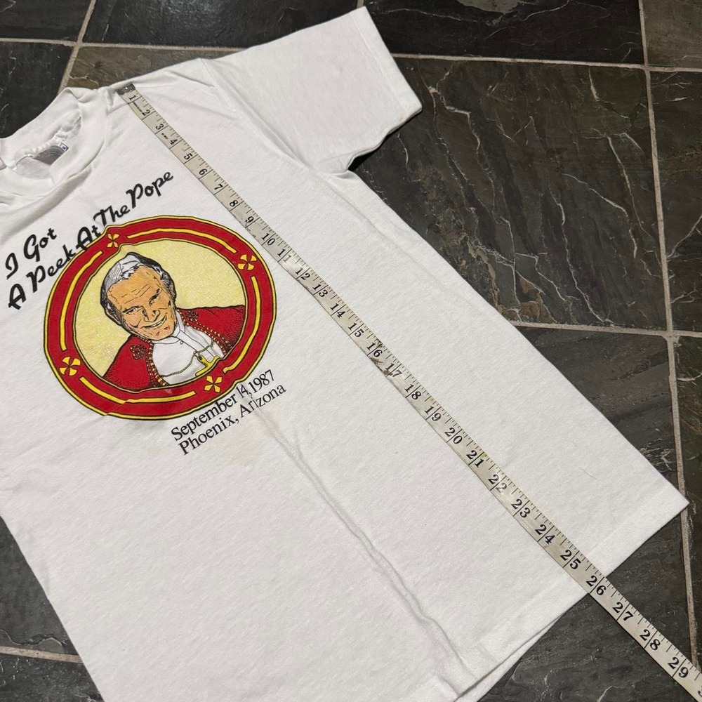 VINTAGE 80s Pope John Paul II 'Peek at the Pope' white Graphic Tee - Medium - Picture 7 of 7